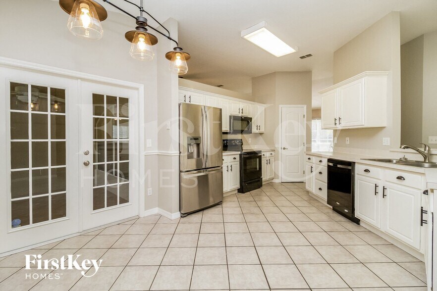 Building Photo - 813 Arbor Hill Cir