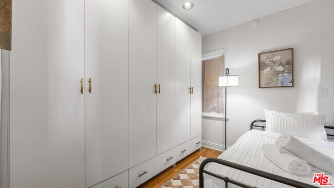 Building Photo - 10575 Holman Ave