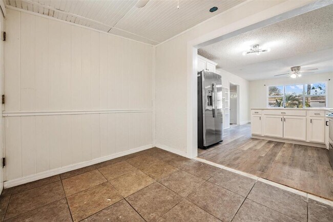 Building Photo - 2220 W Ohio Ave