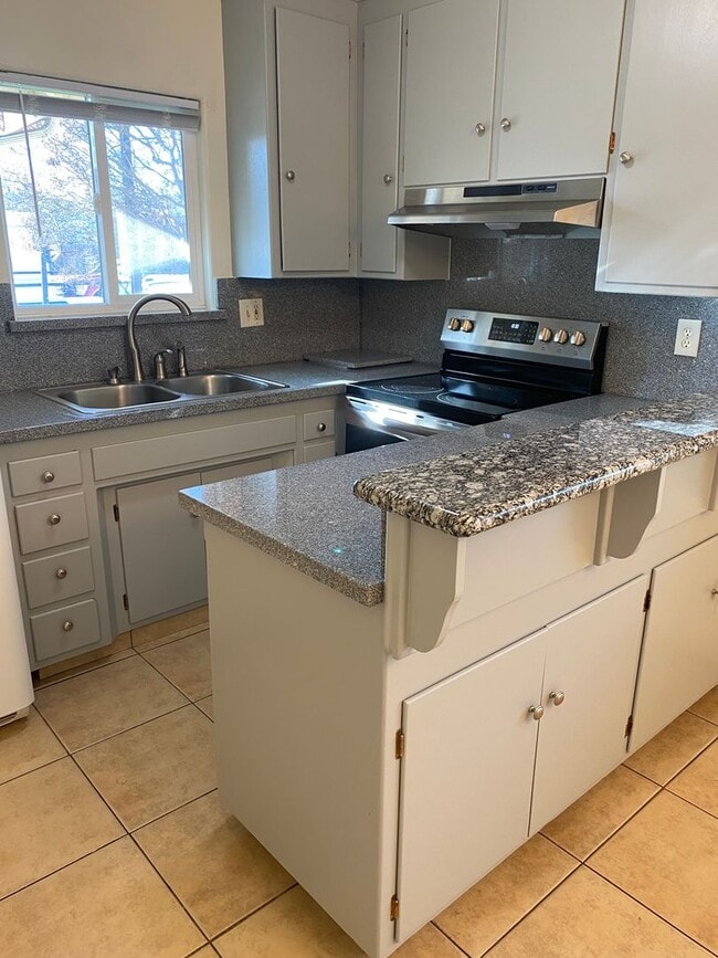 Building Photo - 2 bed/ 1 bath duplex near Downtown Vacaville