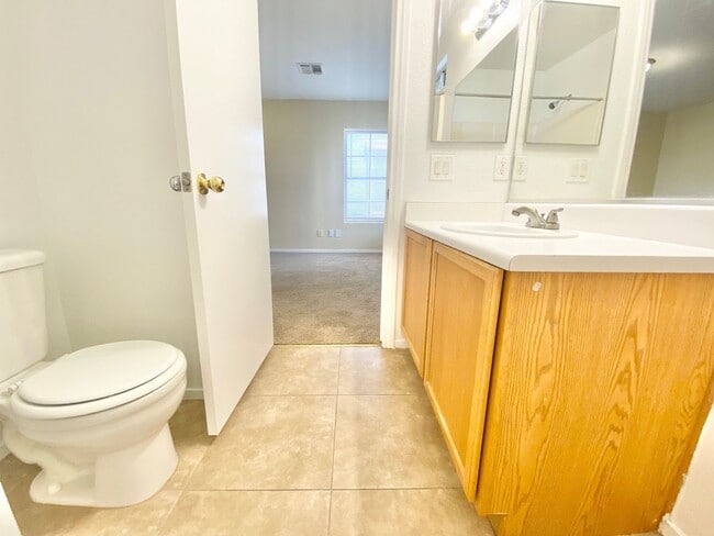 Building Photo - STUNNING 3 BEDROOM 2.5 BATH HOME LOCATED I...