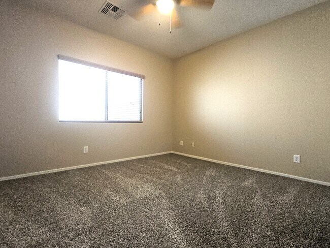 Building Photo - 2300 E Magma Rd