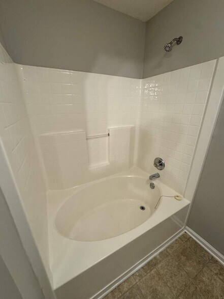 Building Photo - 40 Hanna Dr