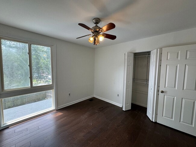 Building Photo - Relaxing 3 Bed 2.5 Bath Single Family Home...