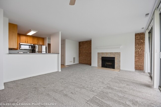 Building Photo - 5950 Oakwood Dr