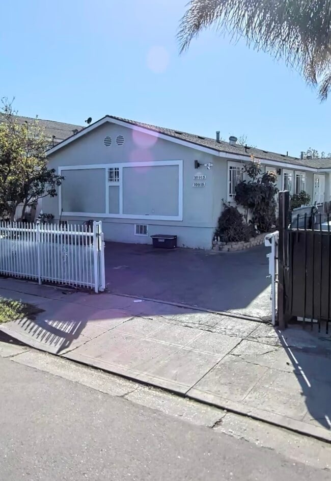 Building Photo - 10913 Wilmington Ave