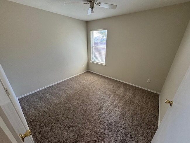 Building Photo - 9205 Lenox Dr