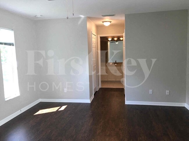 Building Photo - 18205 Apple Rd