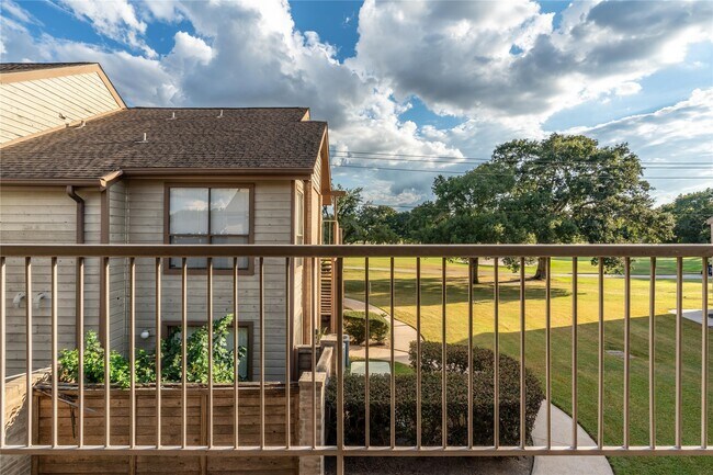 Building Photo - 8411 Sands Point Dr