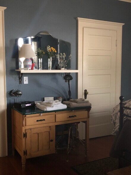 Building Photo - 901 N 3rd Ave