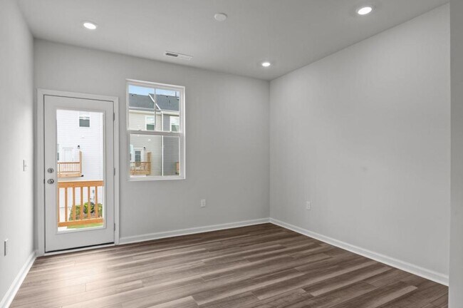 Building Photo - 720 Gimari Dr
