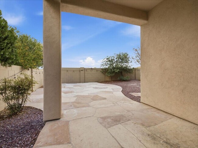 Building Photo - 601 E Pima Meadows Dr