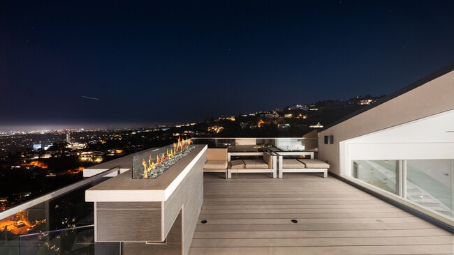 Building Photo - 1623 Viewmont Dr