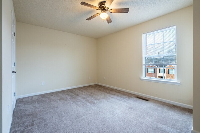 Building Photo - 43 Middlebrook Dr