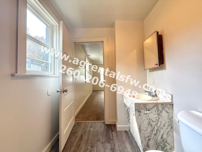 Building Photo - 1 Bedroom House - $200 off First Months Rent