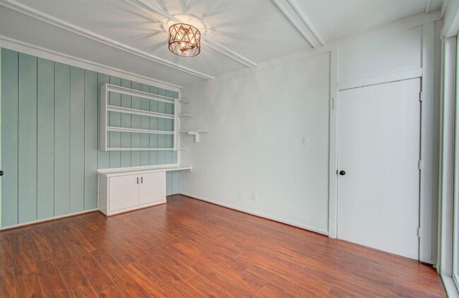 Building Photo - 5867 Sugar Hill Dr