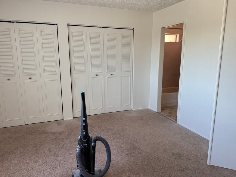 Building Photo - 4074 Weymouth Ln
