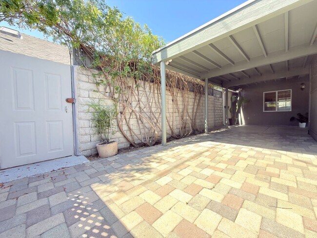 Building Photo - Modern 2BD/2BA ADU in Prime Toluca Terrace Location