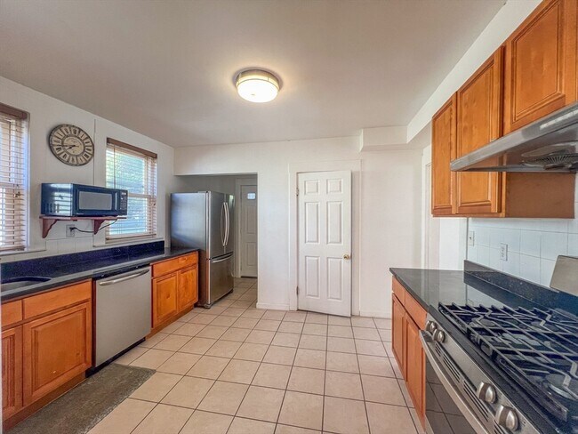 Building Photo - 1146 Chestnut St