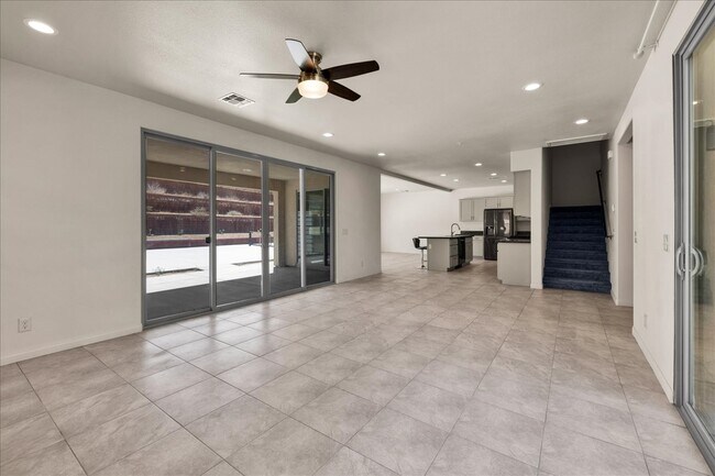 Building Photo - 56923 Ivanhoe Dr