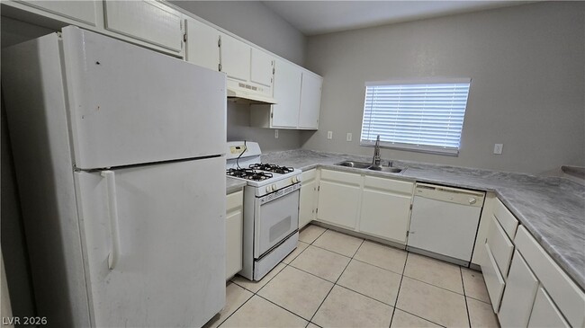 Building Photo - 1614 White Skies Ct