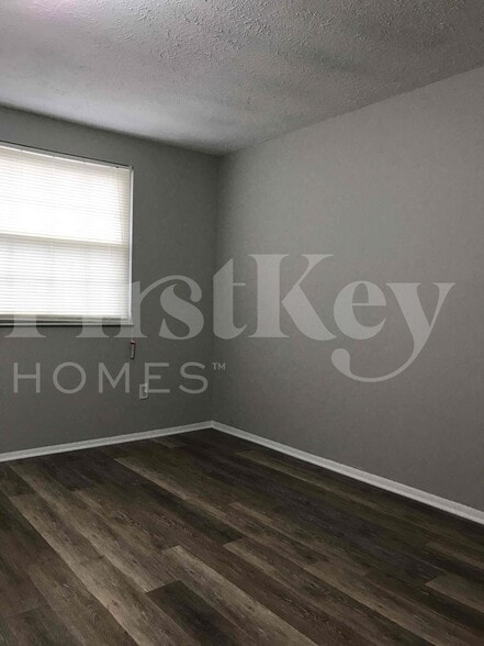 Building Photo - 1324 Lansdowne Rd