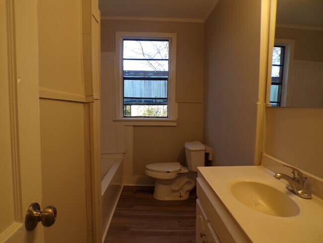 Building Photo - 200 23rd St SW