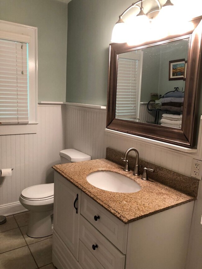 Building Photo - Charming Home in Haymount