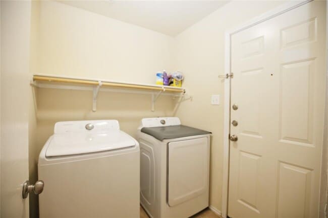 Building Photo - 213 Rim Rock Dr