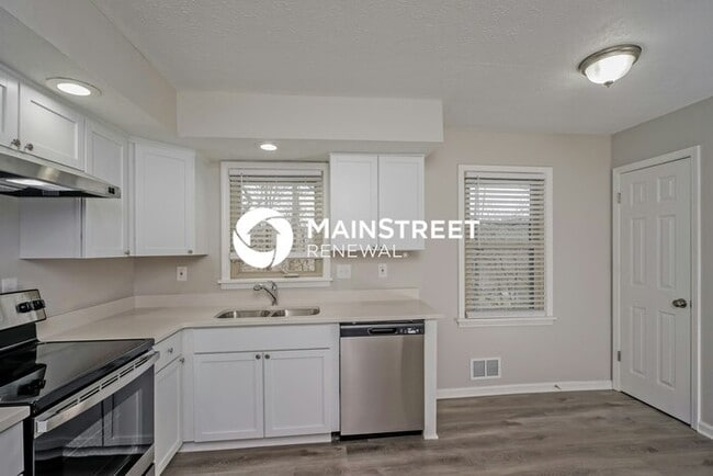 Building Photo - 3 Bedroom Pet-Friendly Home in LOUISVILLE, KY with Main Street Renewal