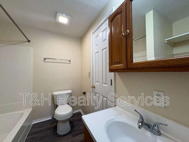 Building Photo - 609 1/2 South Crystal Street