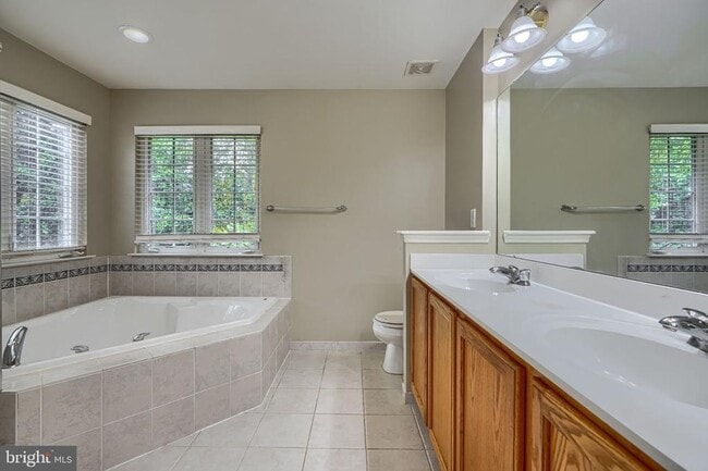 Building Photo - 7211 Lyndsey Way