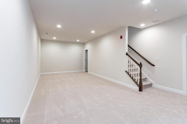 Building Photo - 236 Charles Ellis Dr