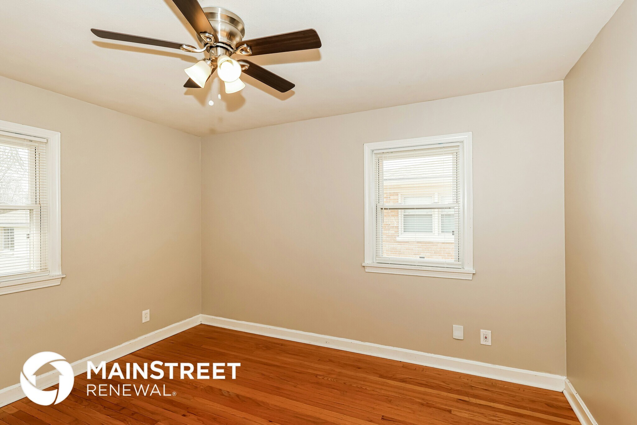 Building Photo - 4904 Paramount Dr