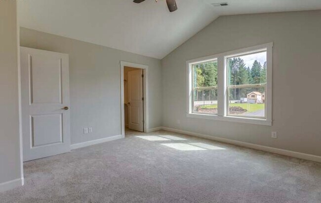 Building Photo - Beautiful home in gated community