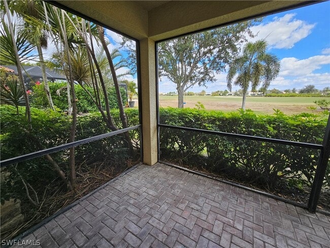 Building Photo - 2084 Par Dr