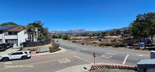 Building Photo - EL CAJON - Nice 3 Bedroom 2.5 Bath Townhou...