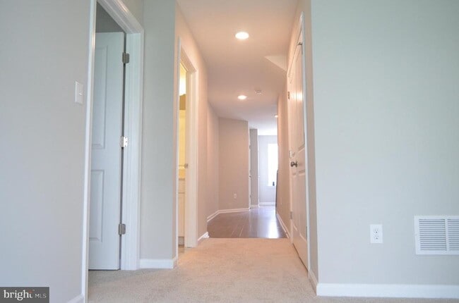 Building Photo - 1503 Hights Farm Rd S