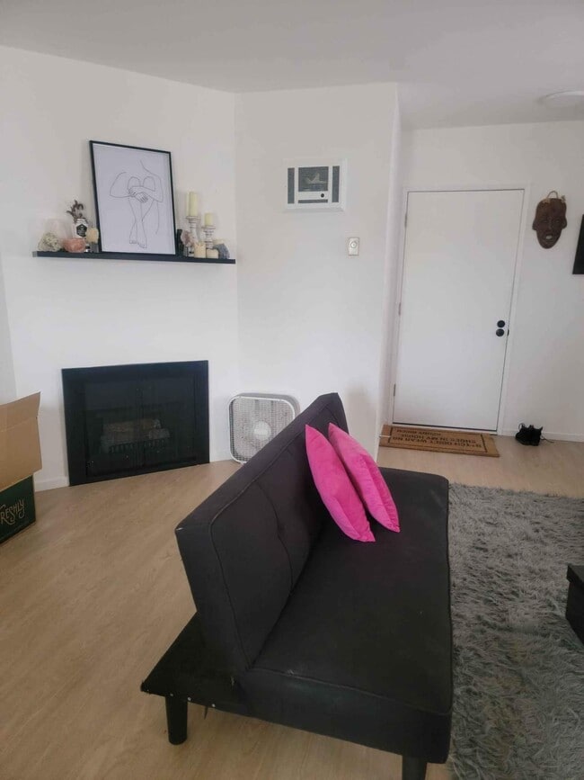 Building Photo - 12523 Culver Blvd