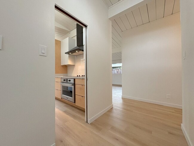 Building Photo - Newly Remodeled Single Family Home Available Now!