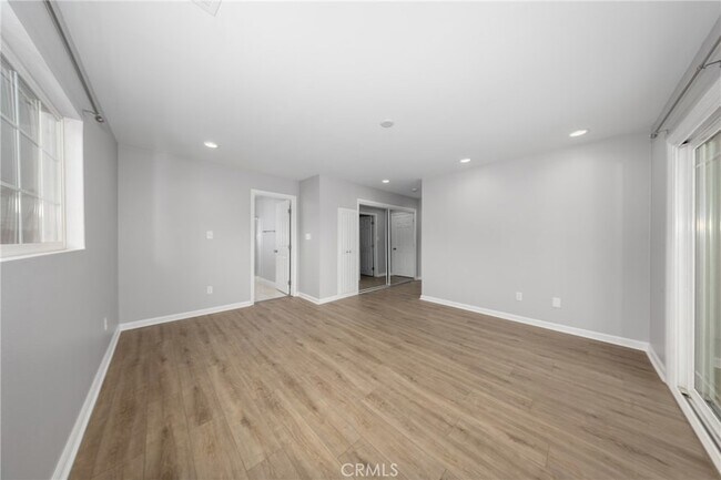 Building Photo - 642 N 6th Ave