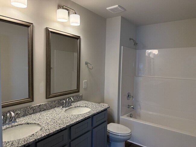 Building Photo - Lexington Townhouse - Call Lexington office for information 803-359-0793