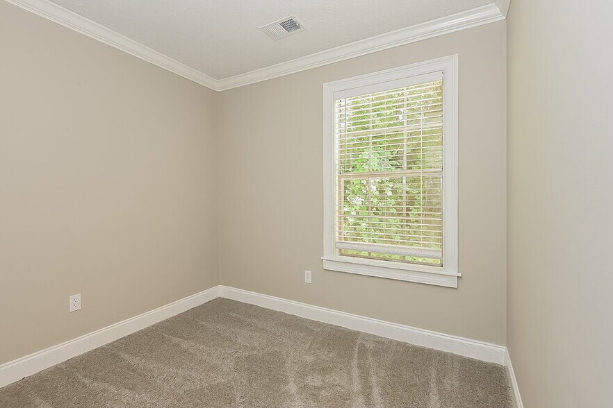 Building Photo - 885 Trace Cir NE