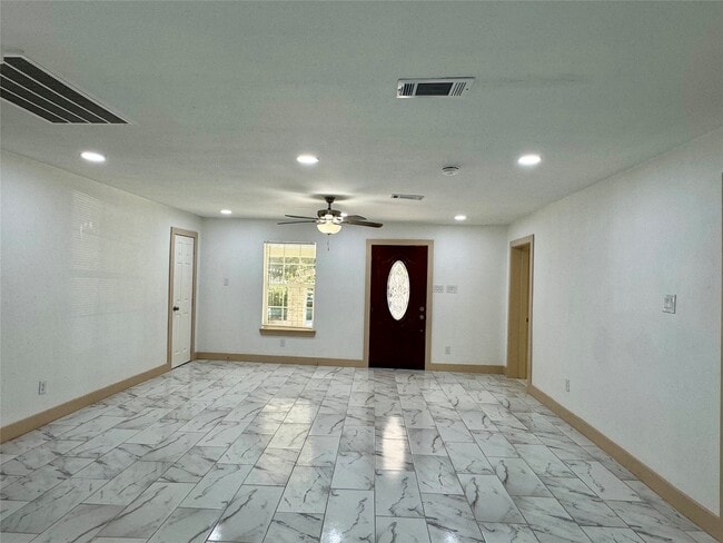 Building Photo - 4613 Dewberry St