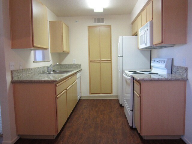 Building Photo - R2100