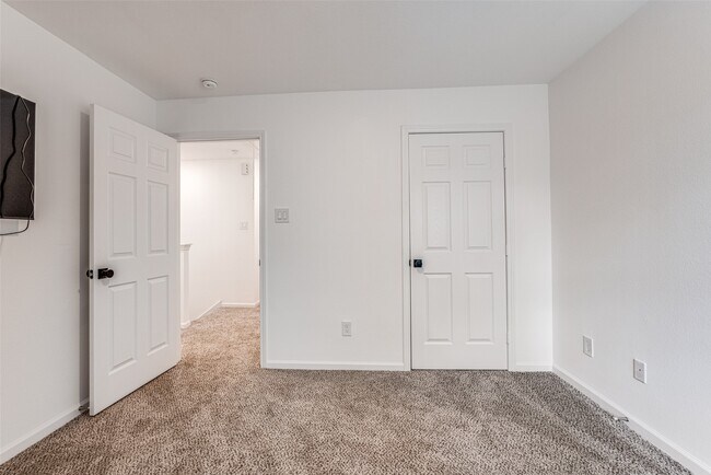 Building Photo - 12721 Plummersville St