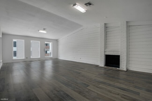 Building Photo - 2 br, 1 bath  - Valencia at Medical
