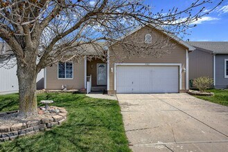Building Photo - Spacious 3 Bedroom Gem In Southwest Omaha!!
