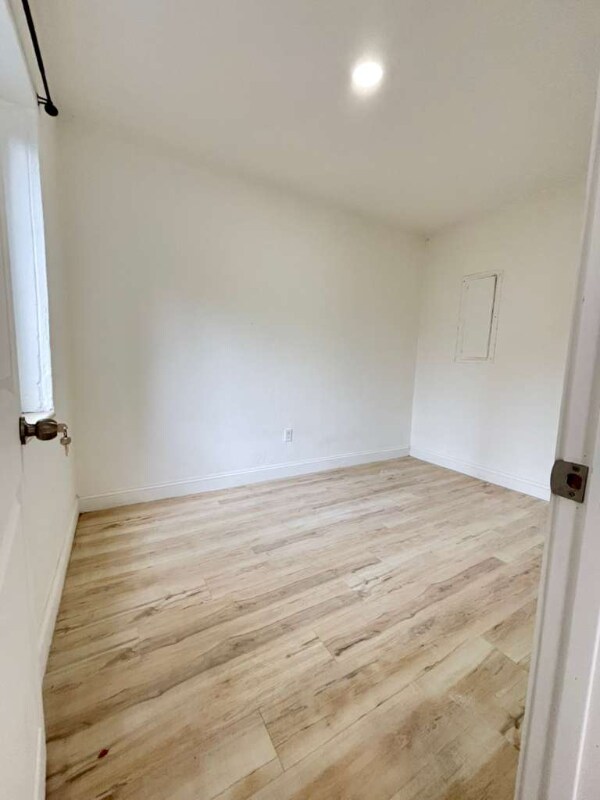 Building Photo - 3033-3033 NW 15th St