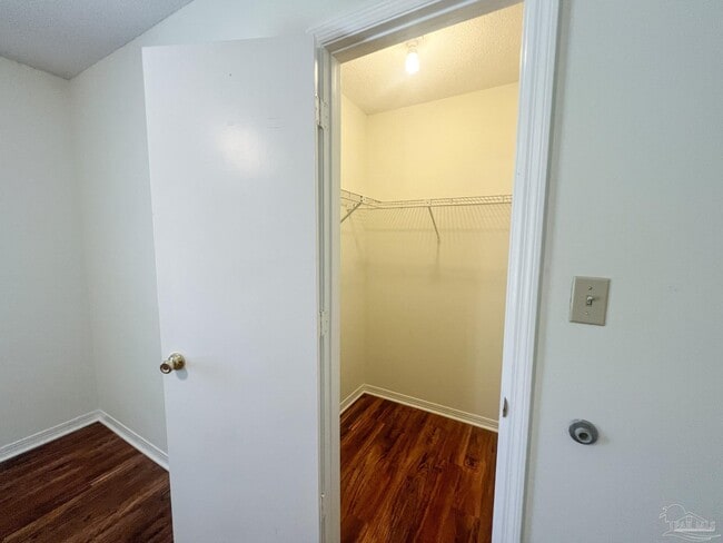 Building Photo - 4456 Bellview Ave